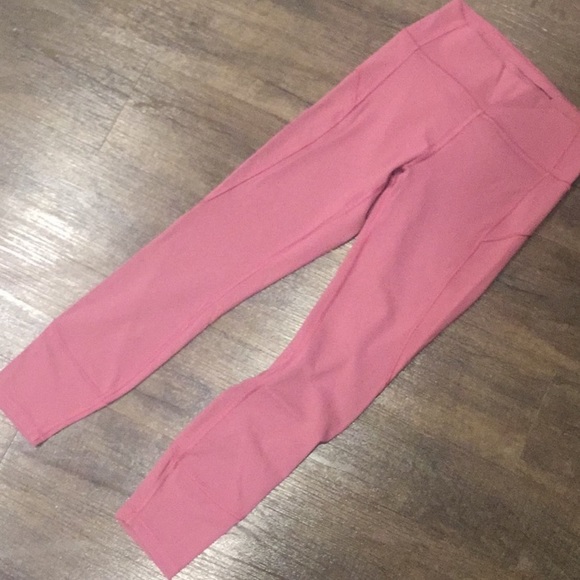 Lululemon 7/8 mauve in movement right - Picture 2 of 4
